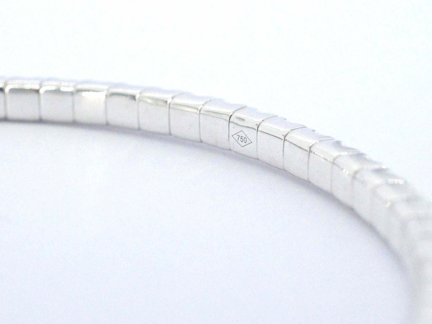 Witgouden armband met briljant geslepen diamanten en een onzichtbare sluiting