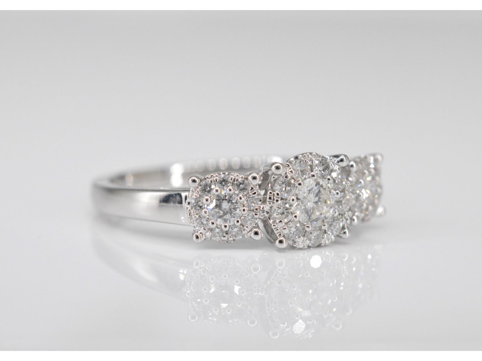 Witgouden trinity ring met diamanten 2002-2