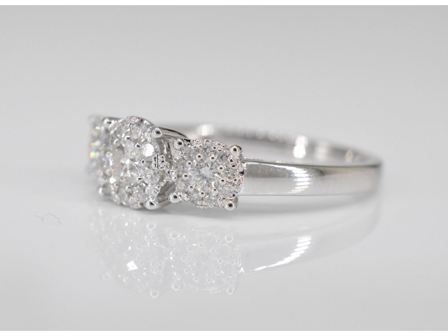 Witgouden trinity ring met diamanten 2002-4