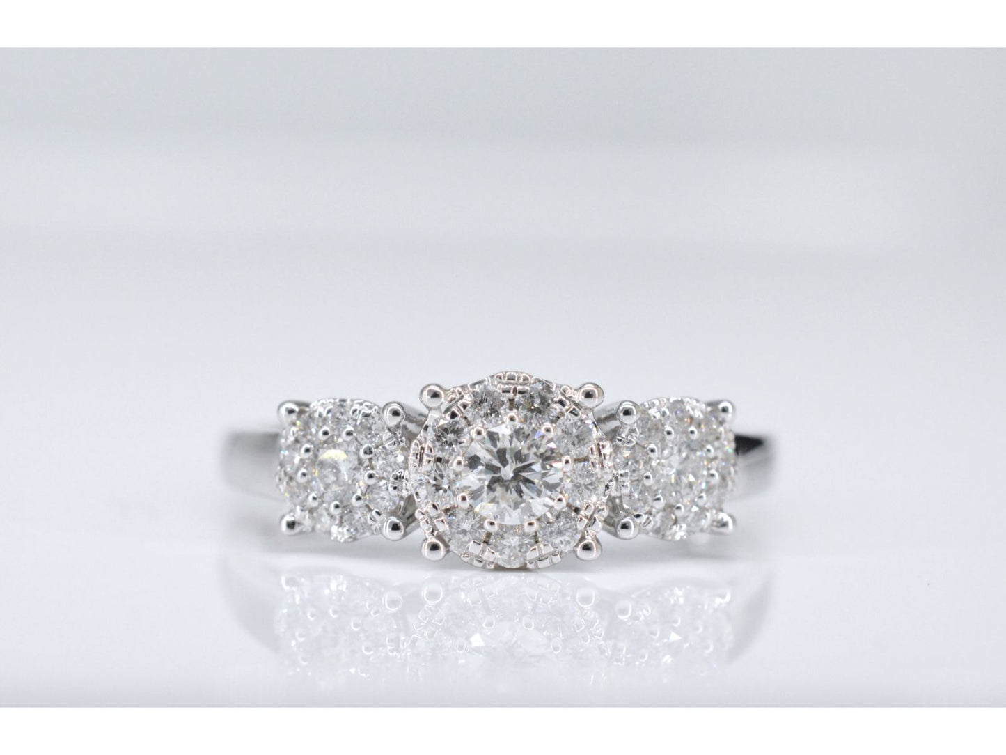 Witgouden trinity ring met diamanten 2002-5