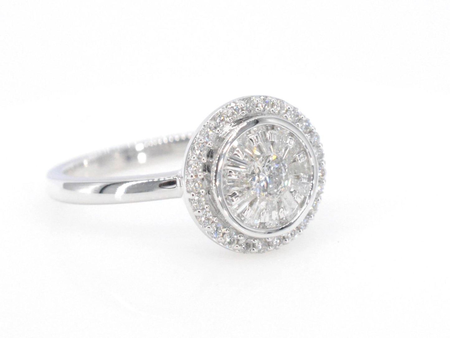 Witgouden entourage ring met diamanten