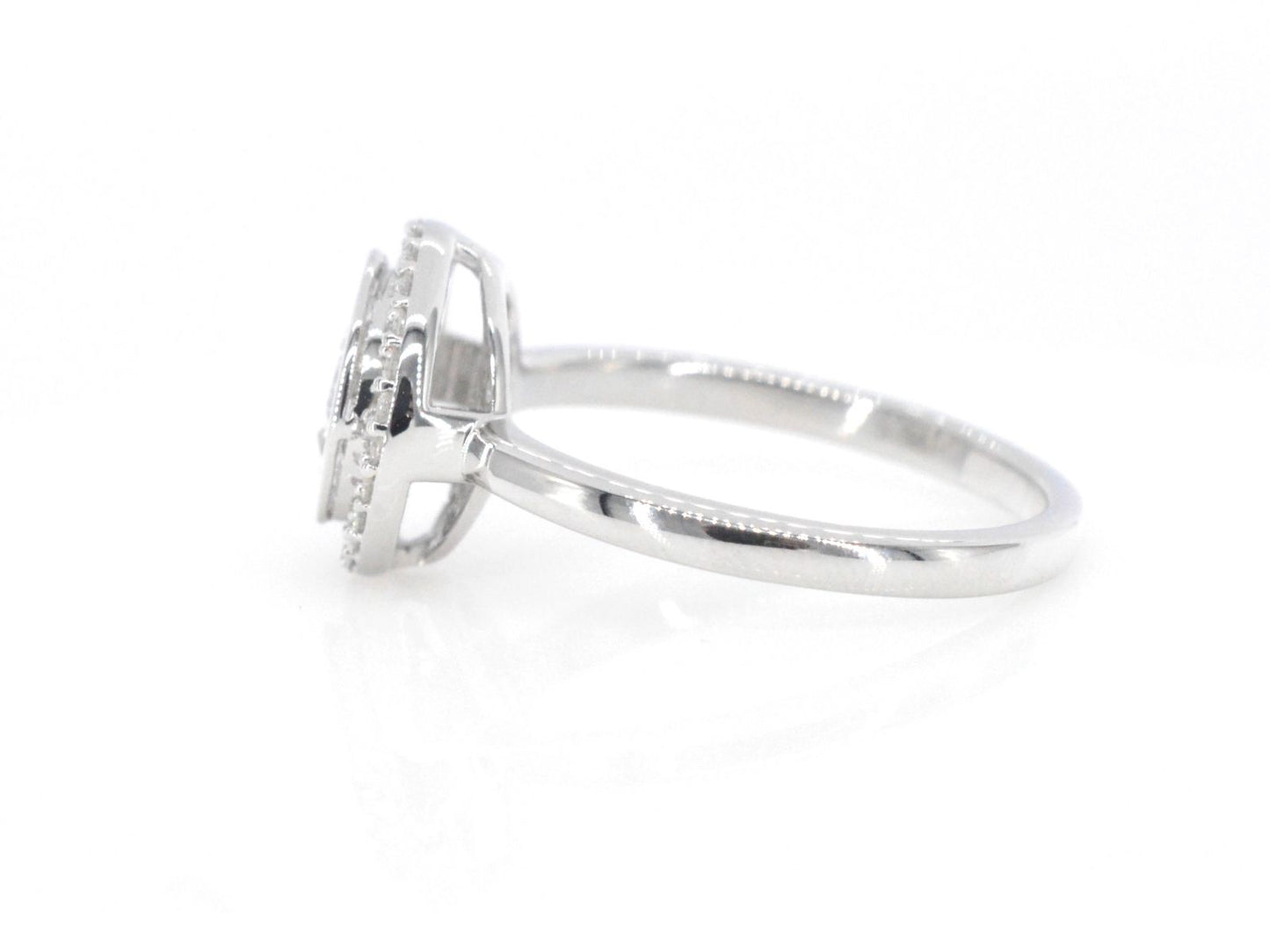Witgouden entourage ring met diamanten