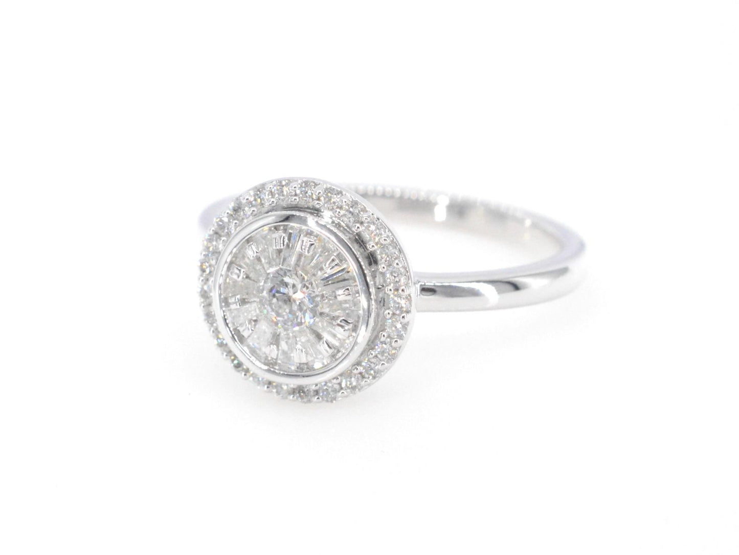 Witgouden entourage ring met diamanten