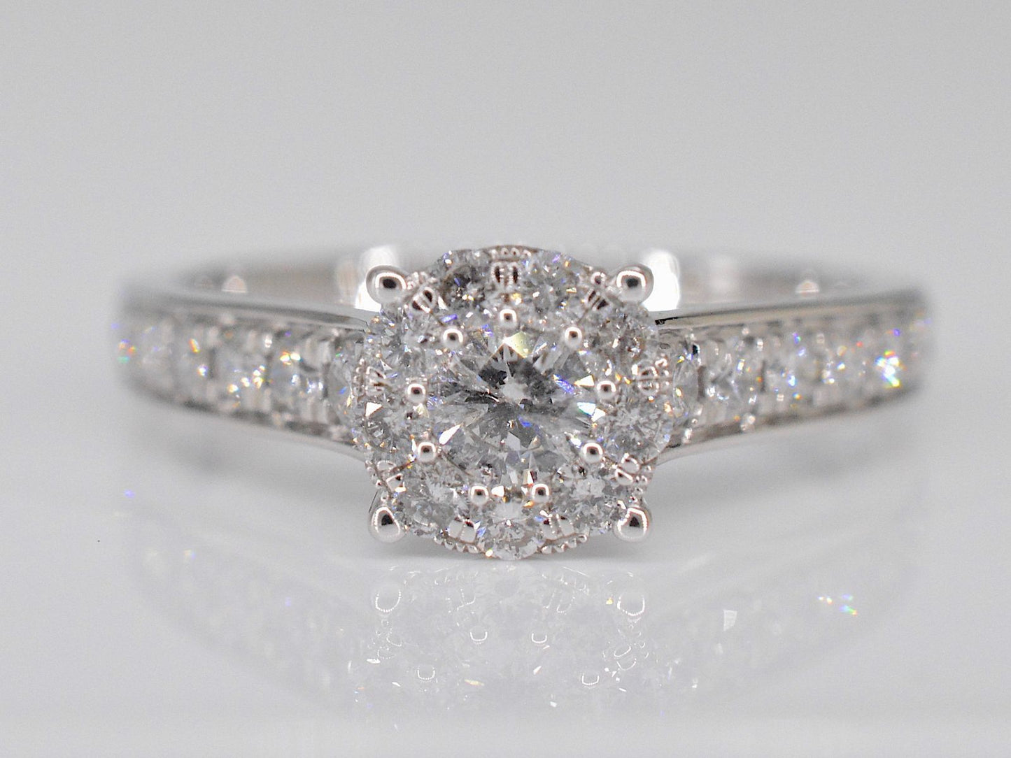 Witgouden entourage ring met diamanten 2006-5