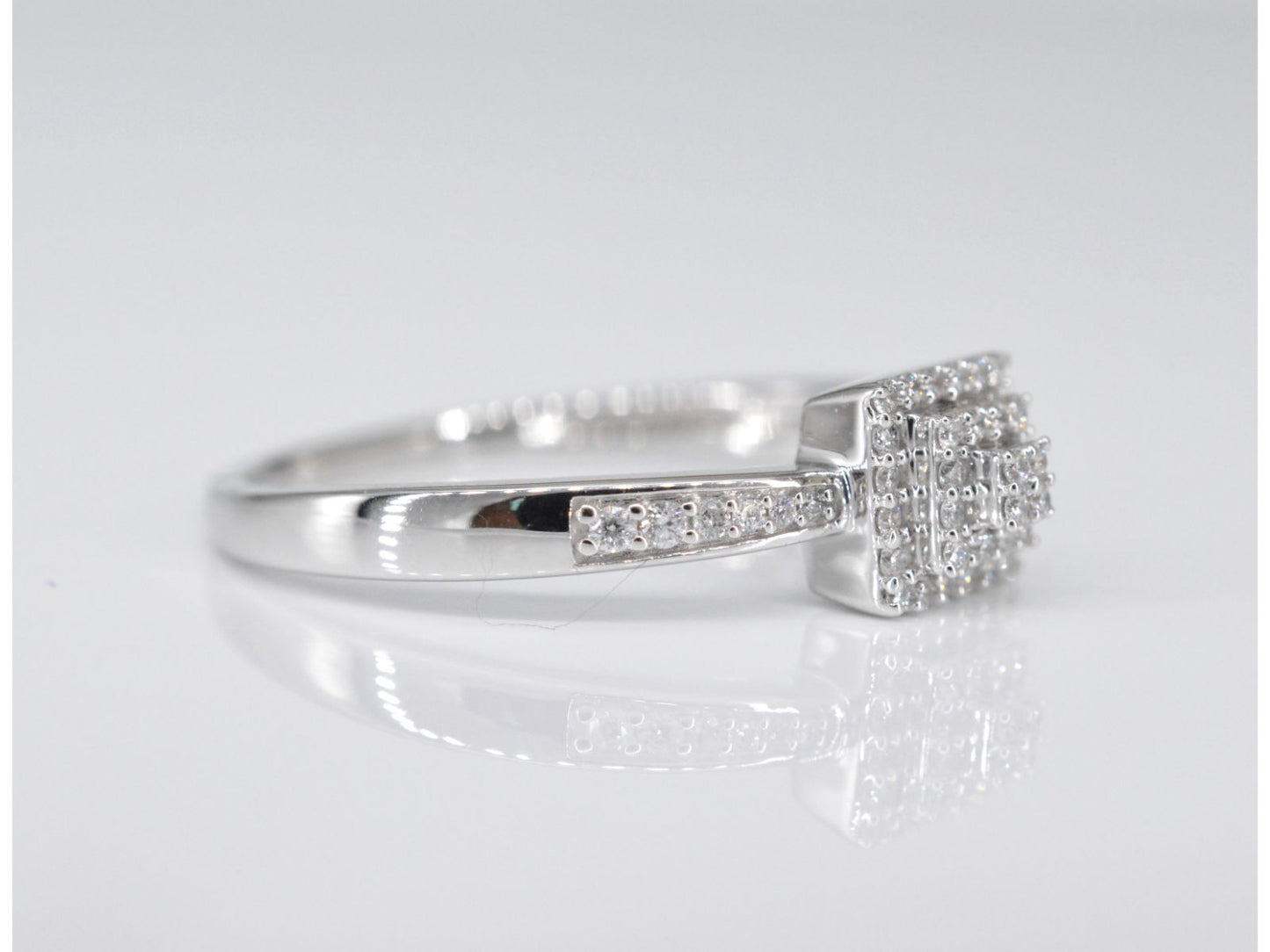 Witgouden entourage ring met diamanten 2007-2