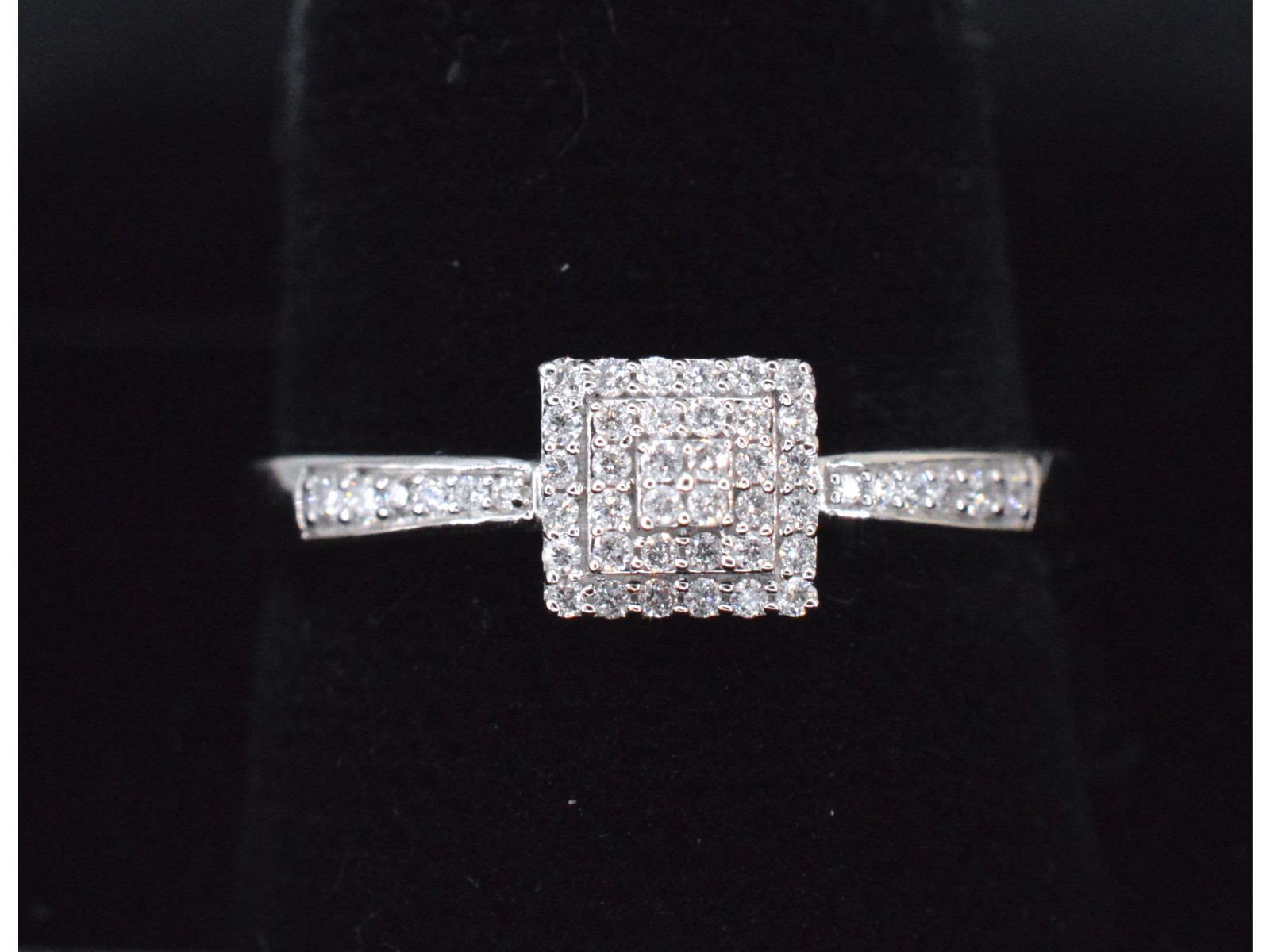 Witgouden entourage ring met diamanten 2007-5