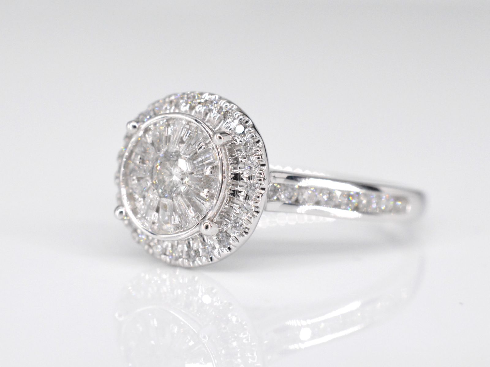 Witgouden entourage ring met diamanten 2008-2