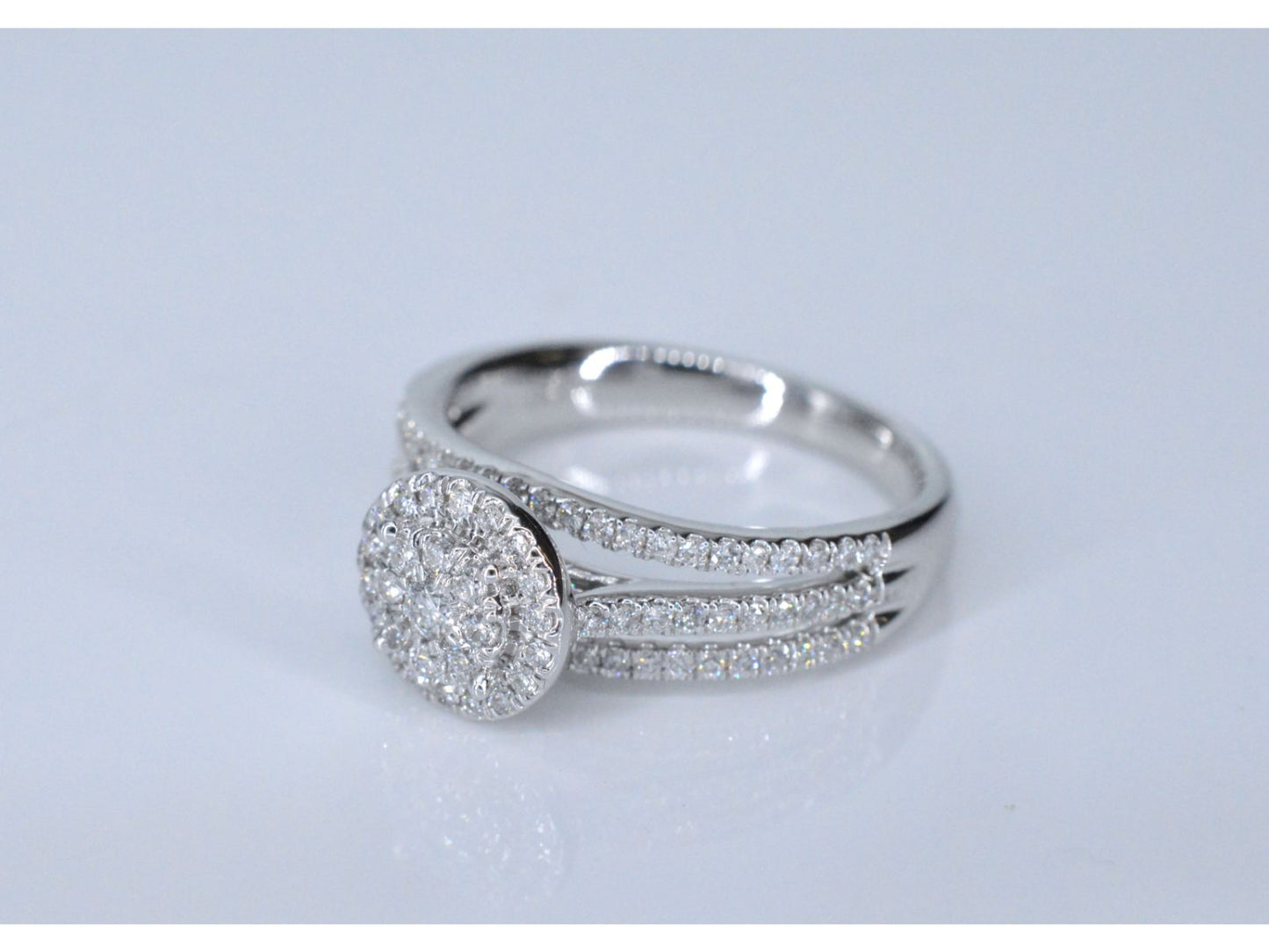 Witgouden entourage ring met diamanten 2009-3