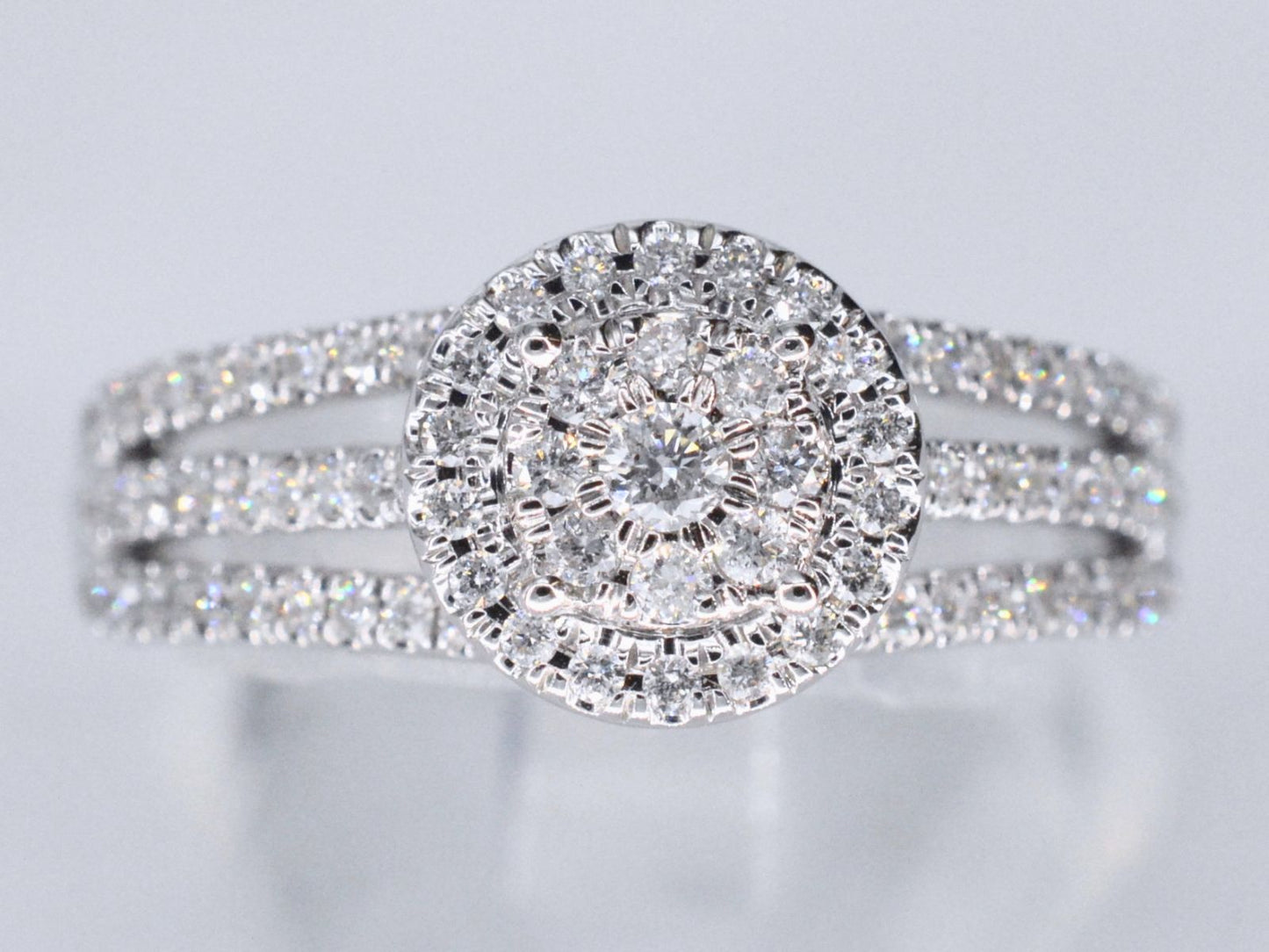 Witgouden entourage ring met diamanten 2009-7