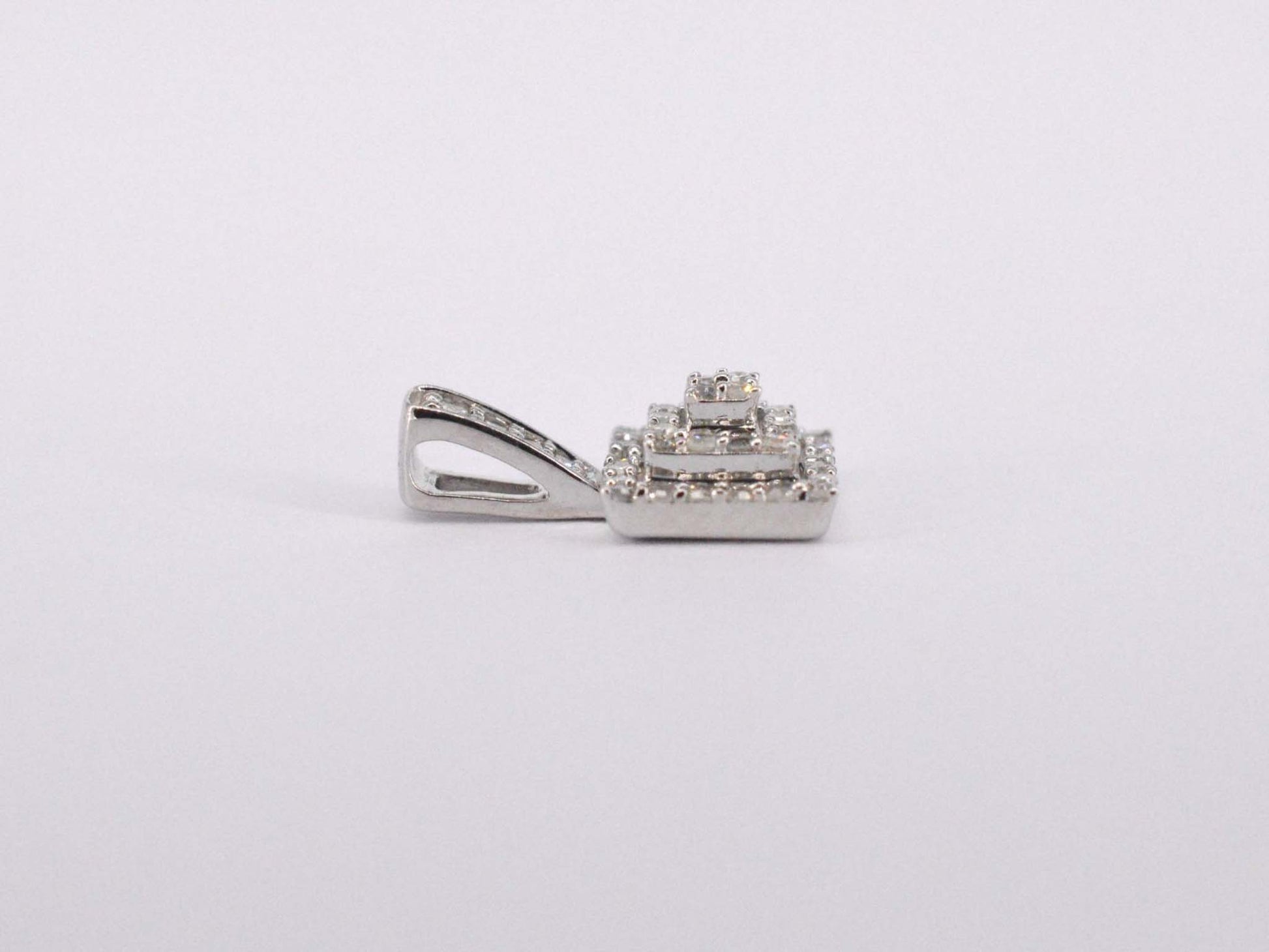 Witgouden hanger met diamanten 2024-3