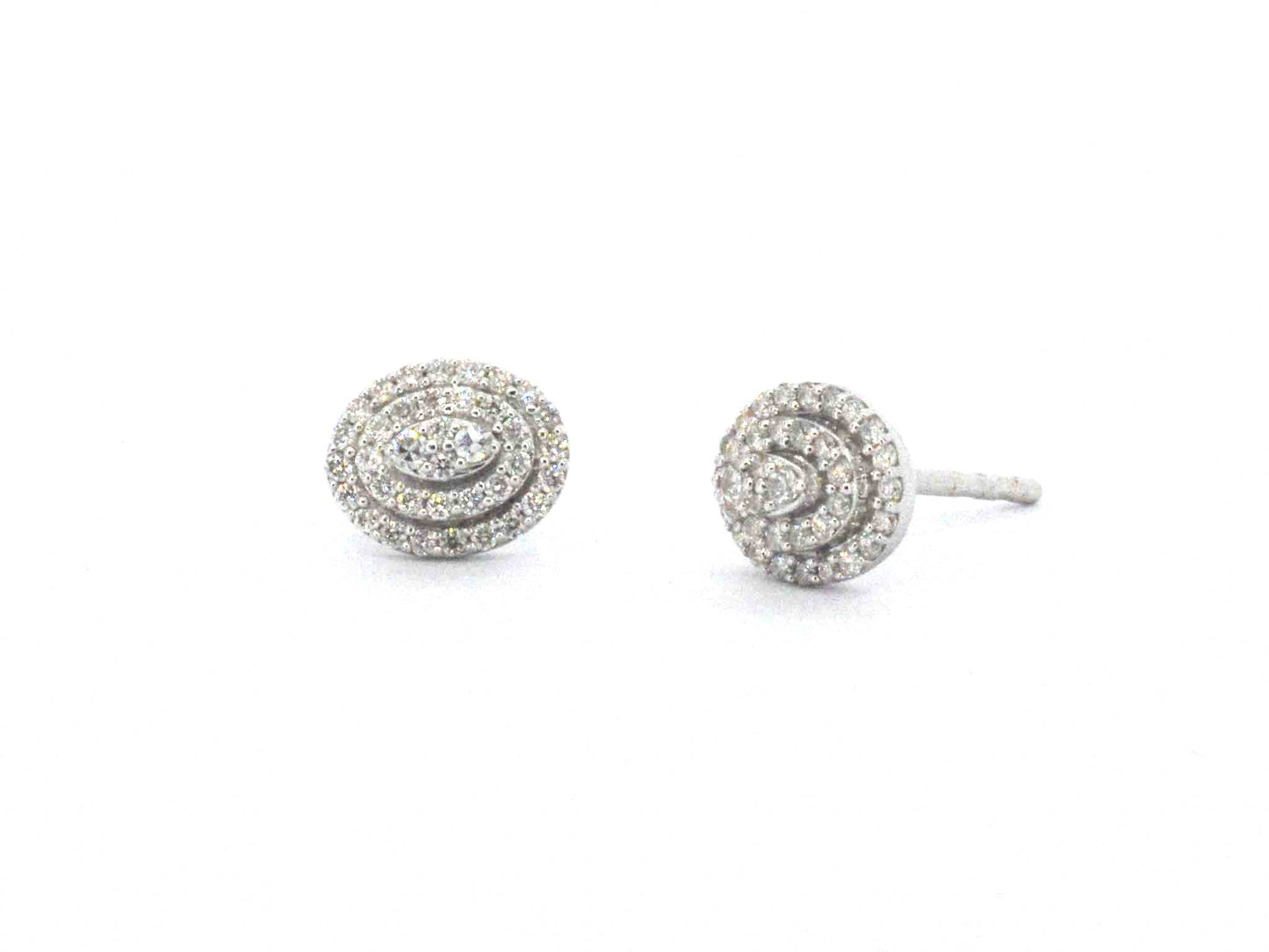 Witgouden entourage oorbellen met diamant