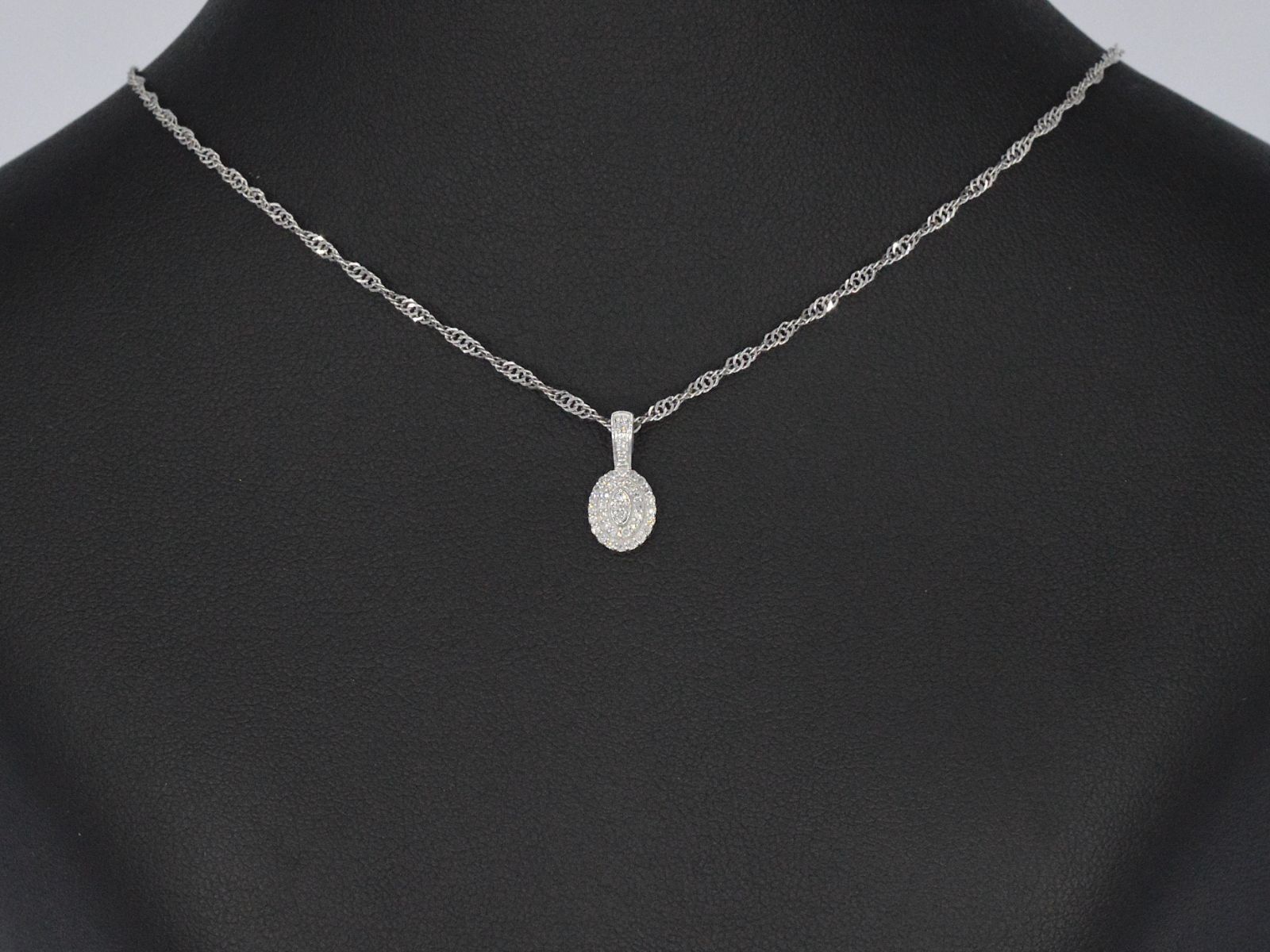 Witgouden hanger met diamanten