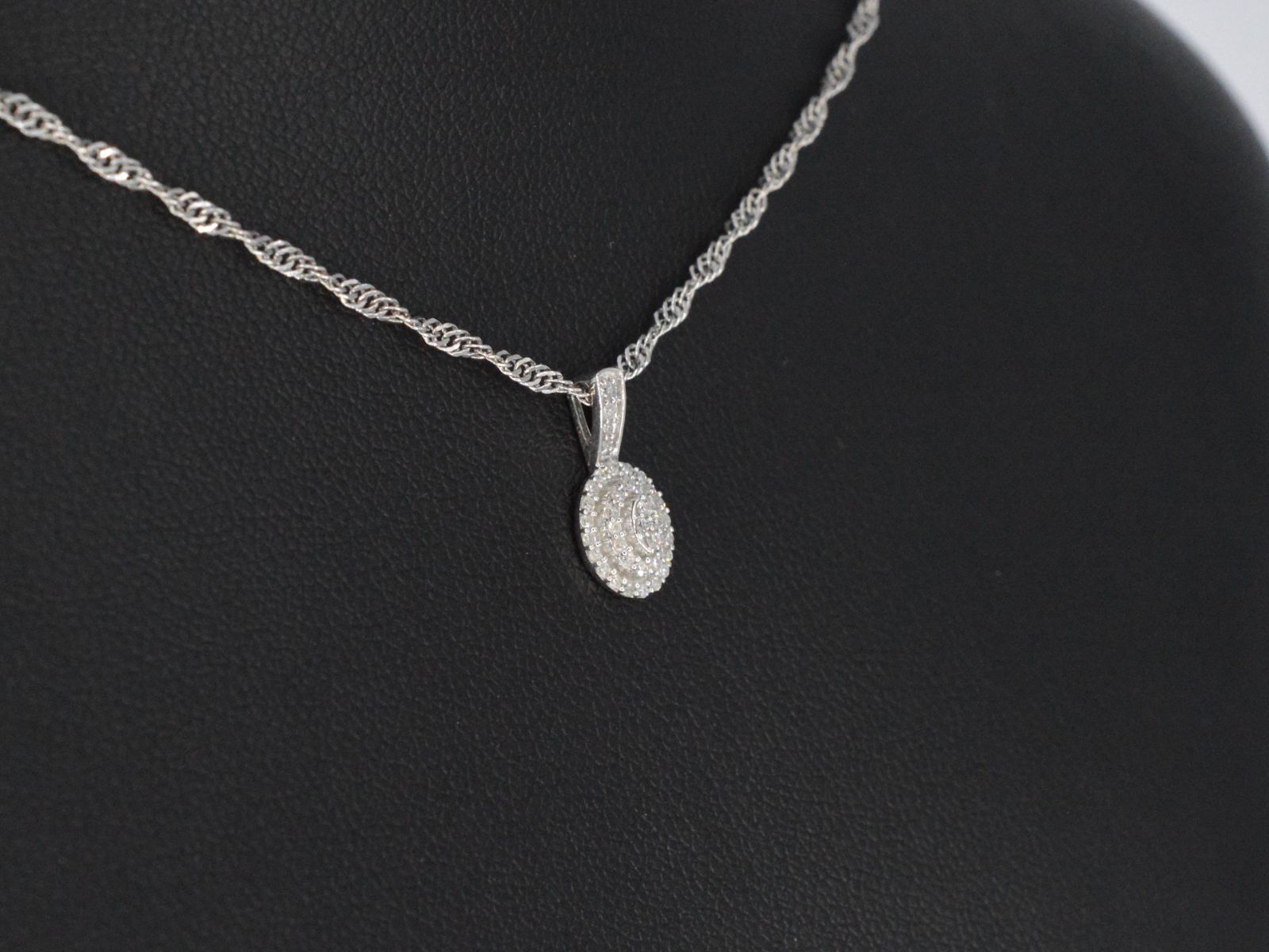 Witgouden hanger met diamanten 2028-2