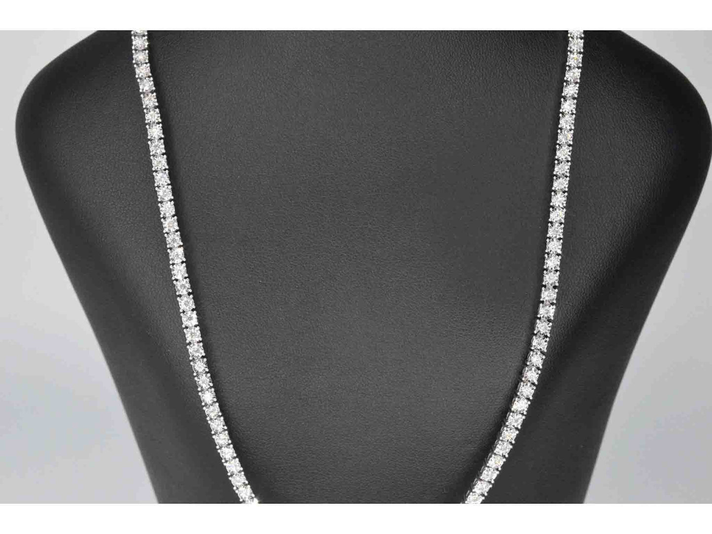 Witgouden collier met diamanten 3.50 carat