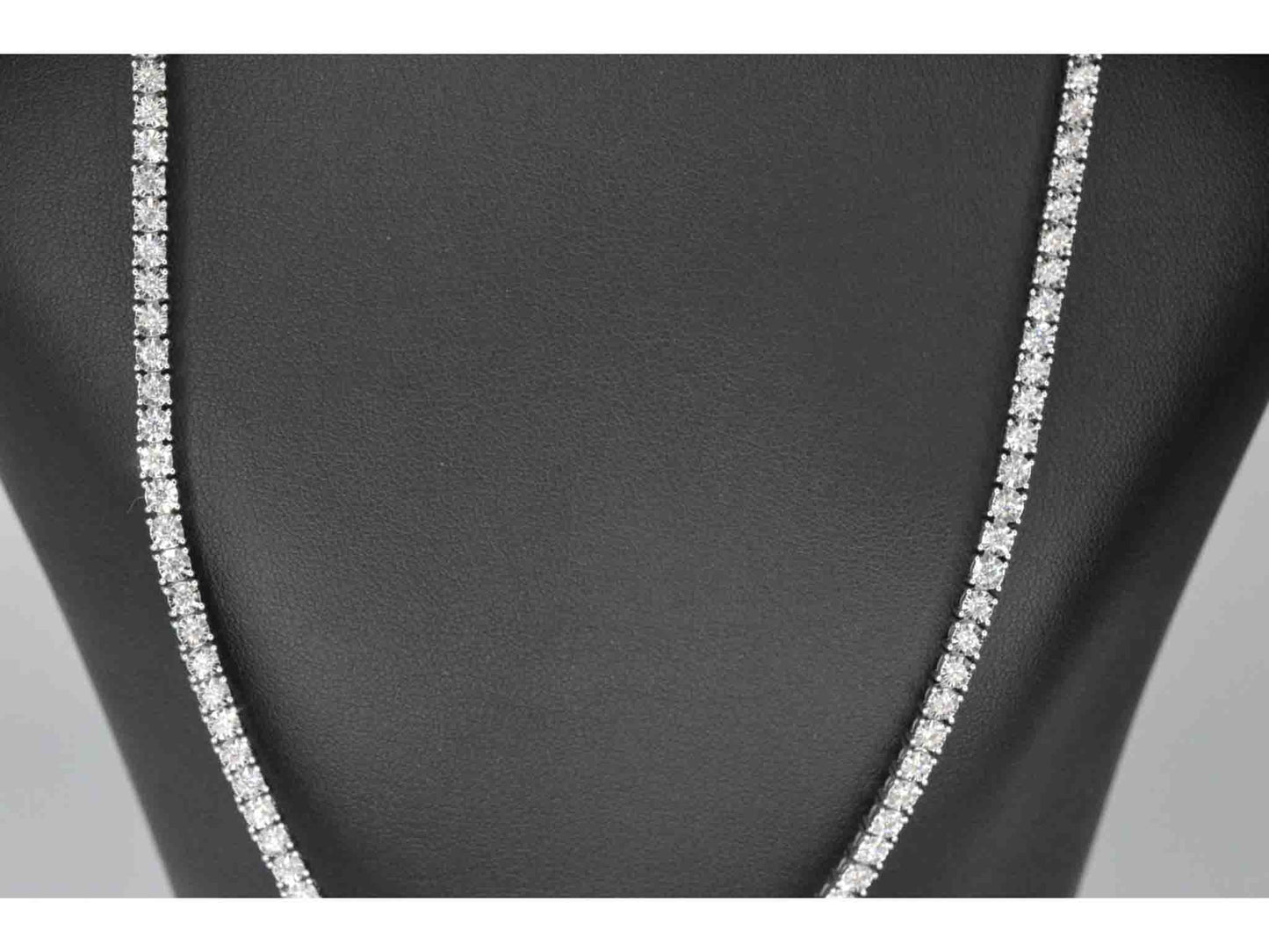 Witgouden collier met diamanten 3.50 carat