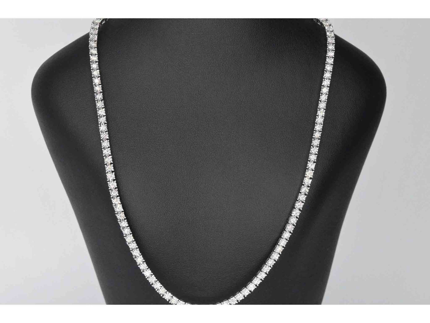 Witgouden collier met diamanten 3.50 carat
