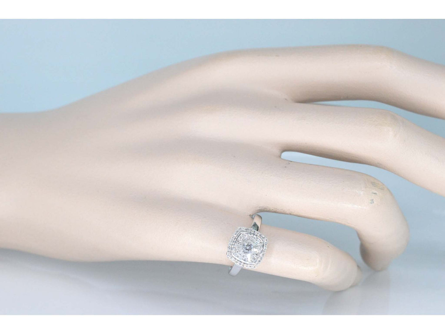 Witgouden entourage ring met diamanten