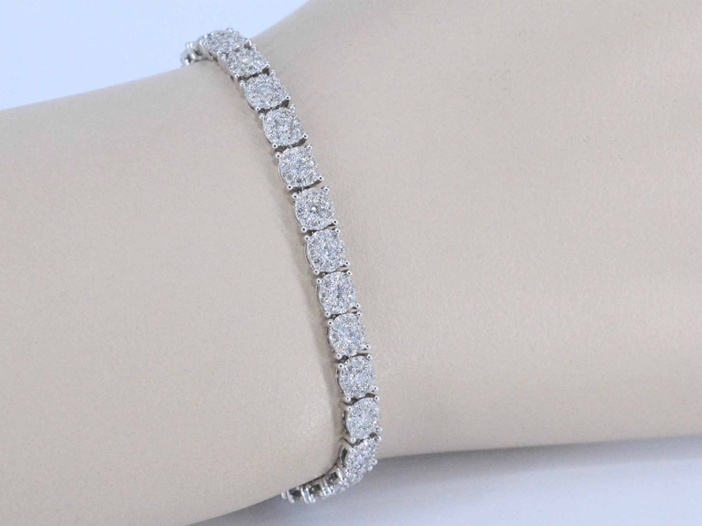 Witgouden tennisarmband met diamanten 5.50 carat