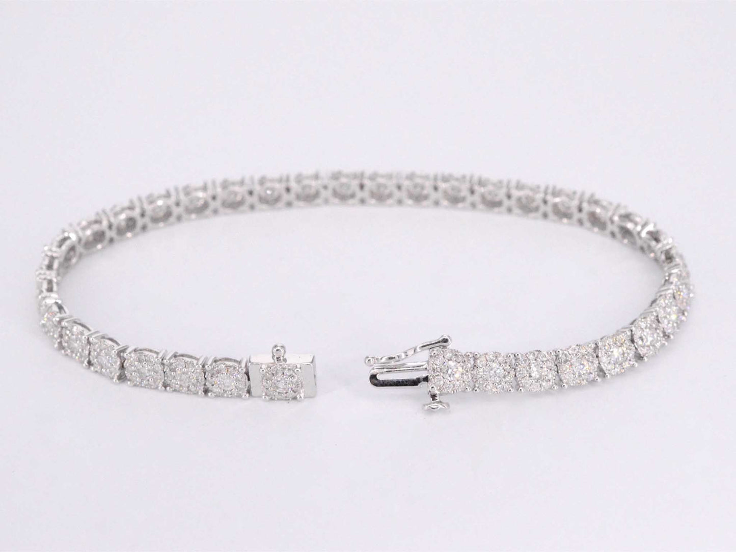 Witgouden tennisarmband met diamanten 5.50 carat