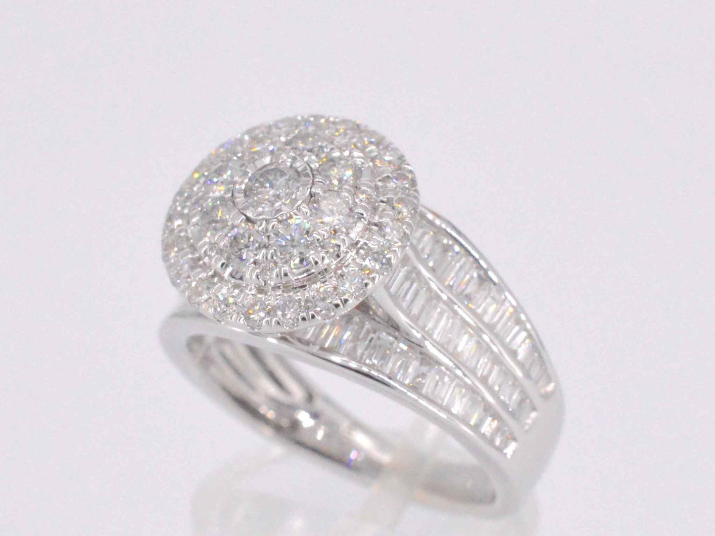 Witgouden entourage ring met diamanten 2041-7
