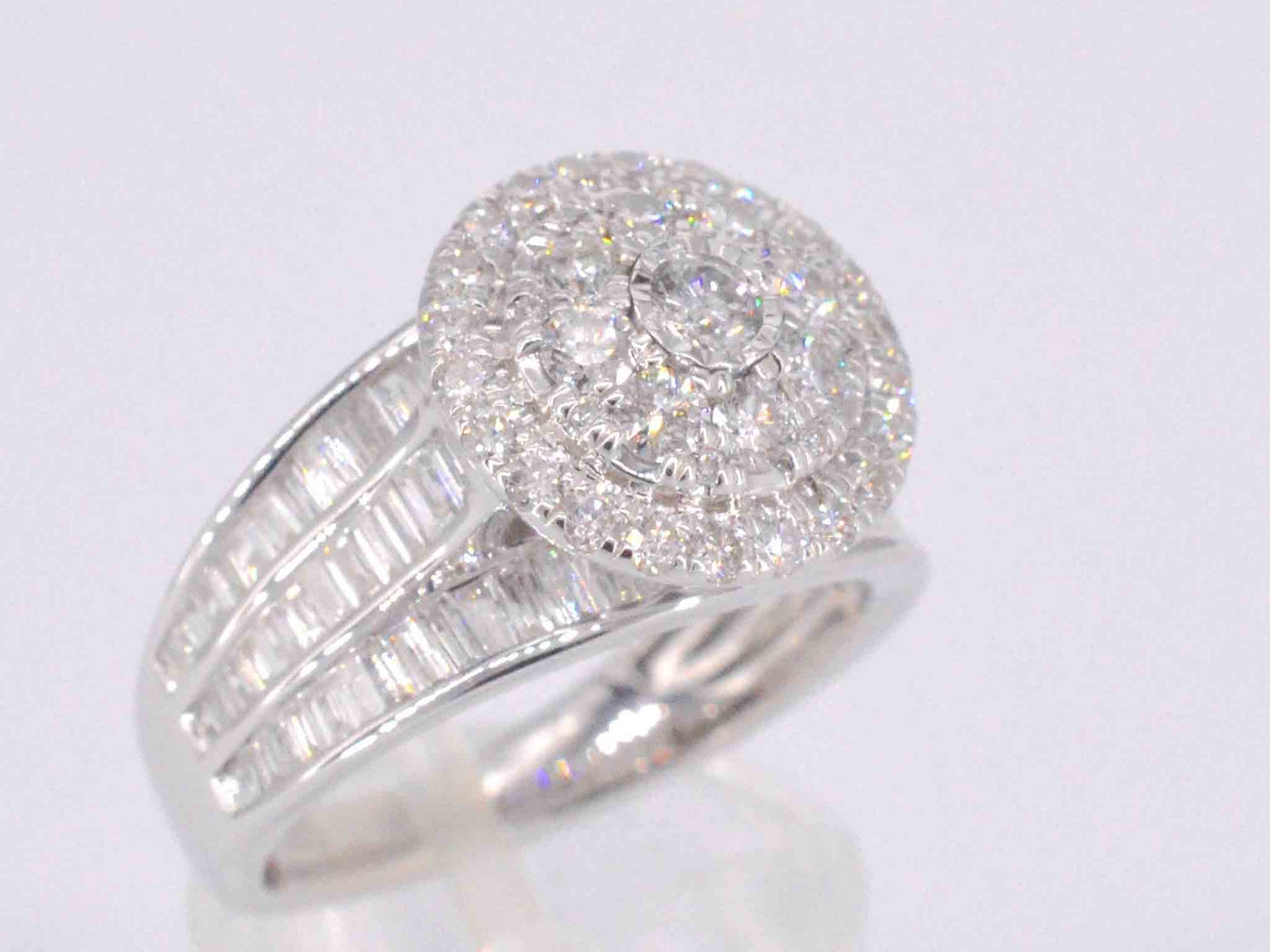 Witgouden entourage ring met diamanten 2041-10