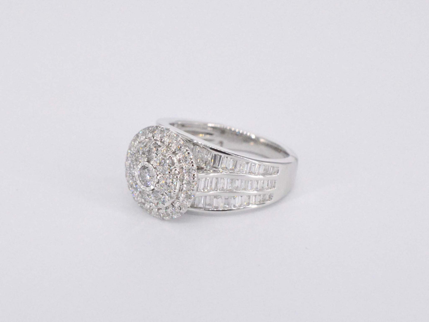 Witgouden entourage ring met diamanten 2041-16