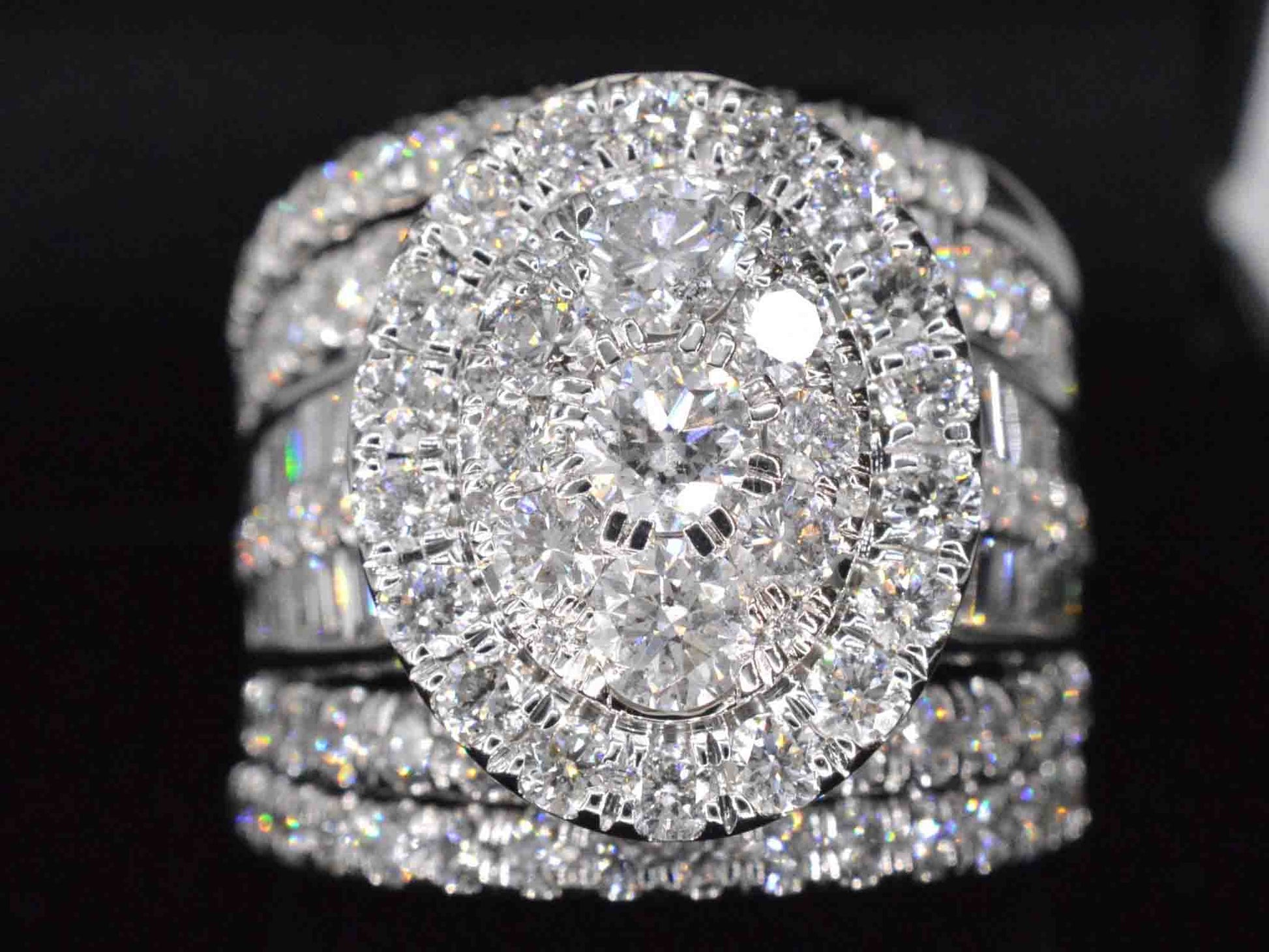 Witgouden ring vol gezet met diamanten 5.50 carat