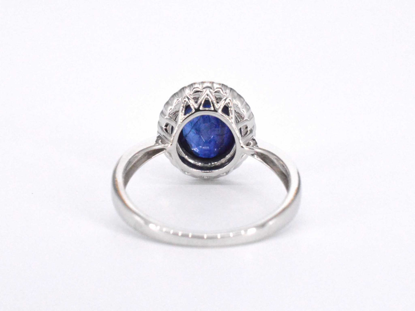 Witgouden entourage ring met diamanten en saffier 2044-10