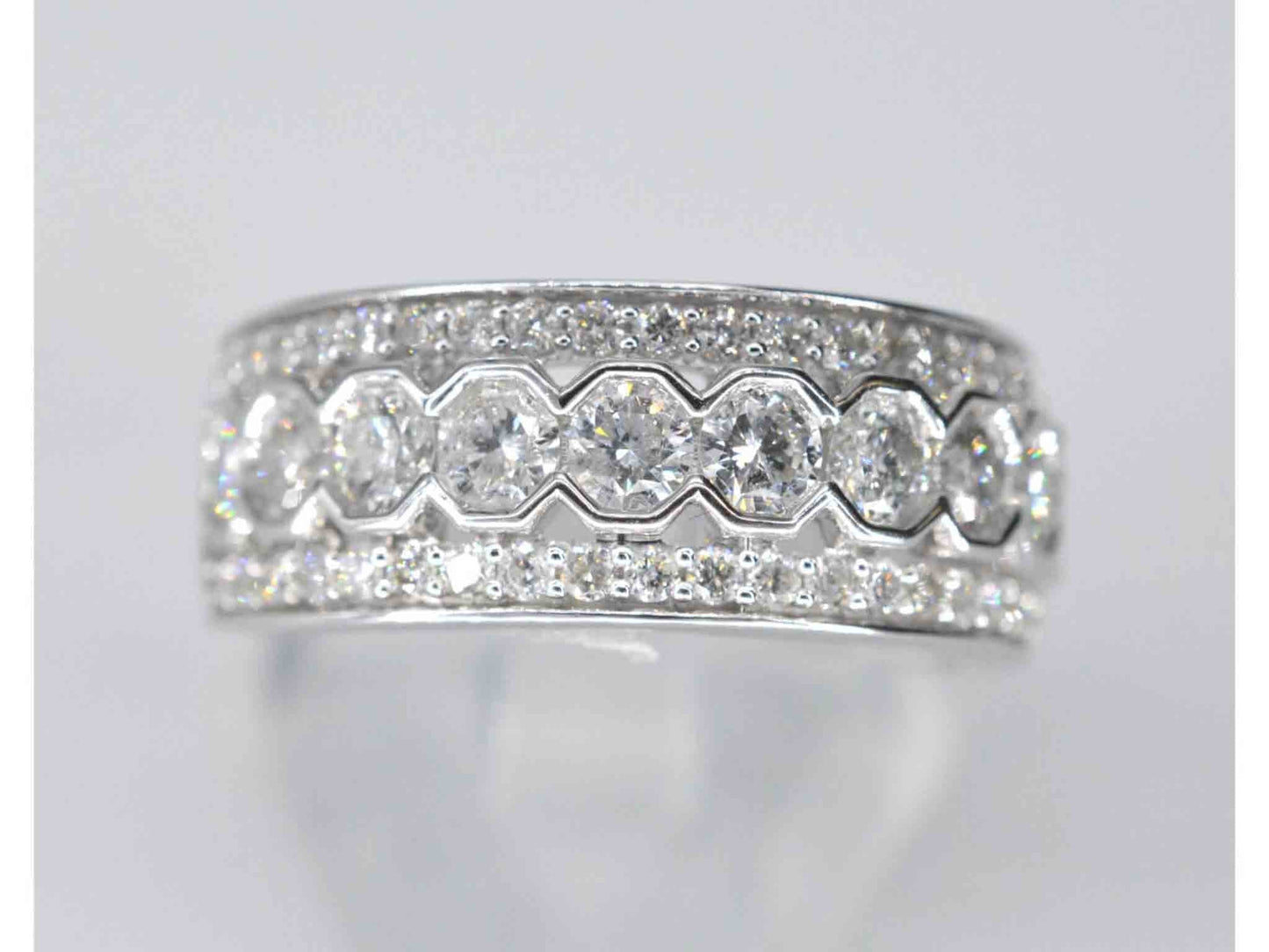 Witgouden pave ring met diamanten