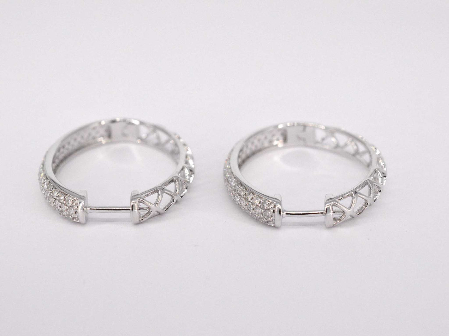 Witgouden creolen oorbellen met diamanten 2052-4