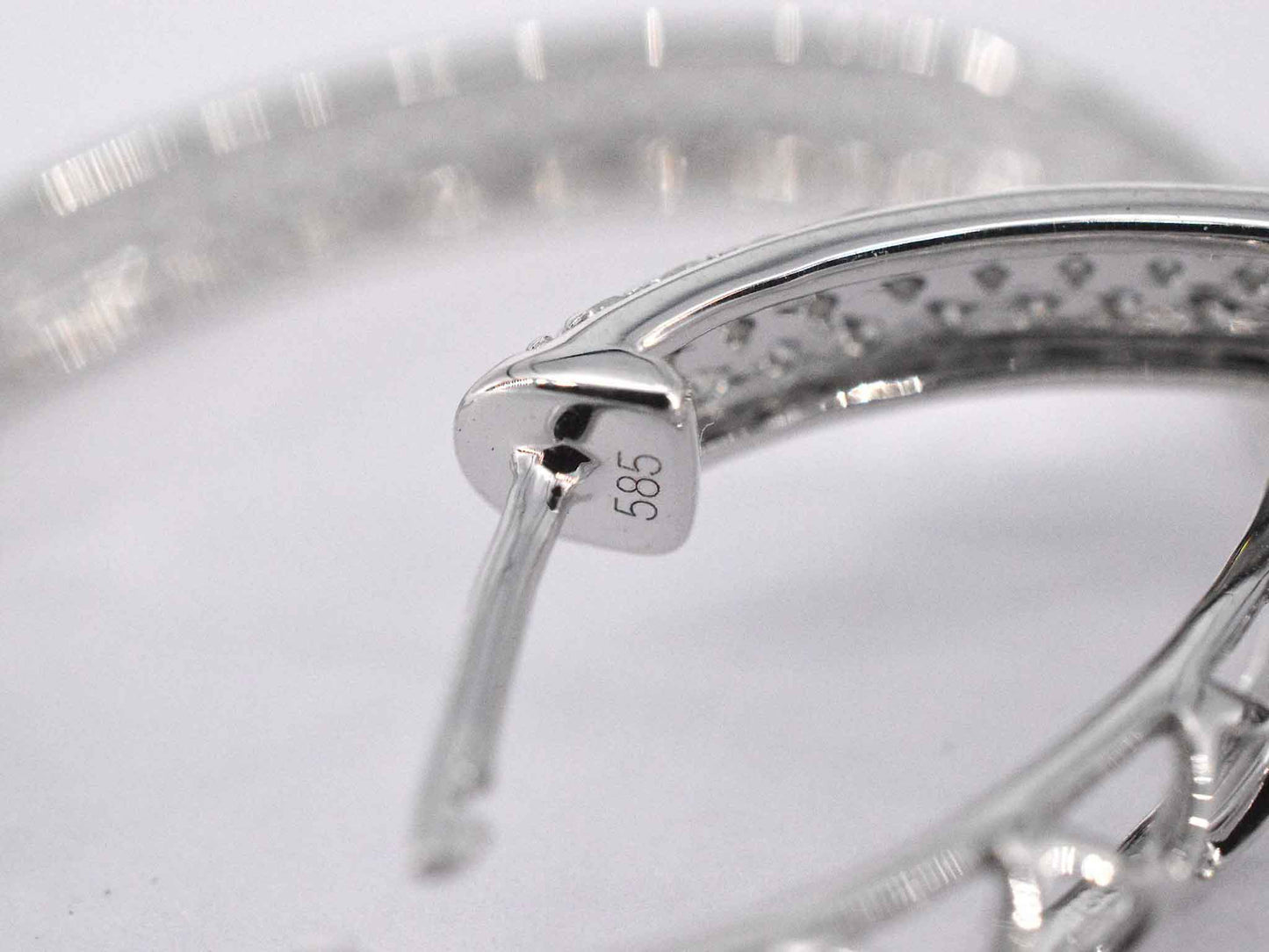 Witgouden creolen oorbellen met diamanten 2052-6