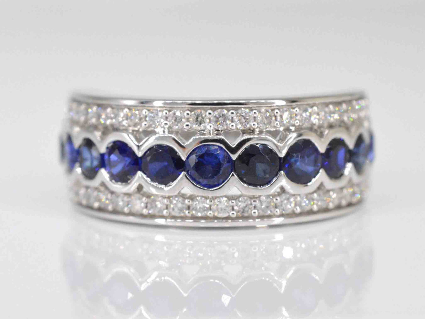 Witgouden pave ring met diamanten en saffier 2057-5