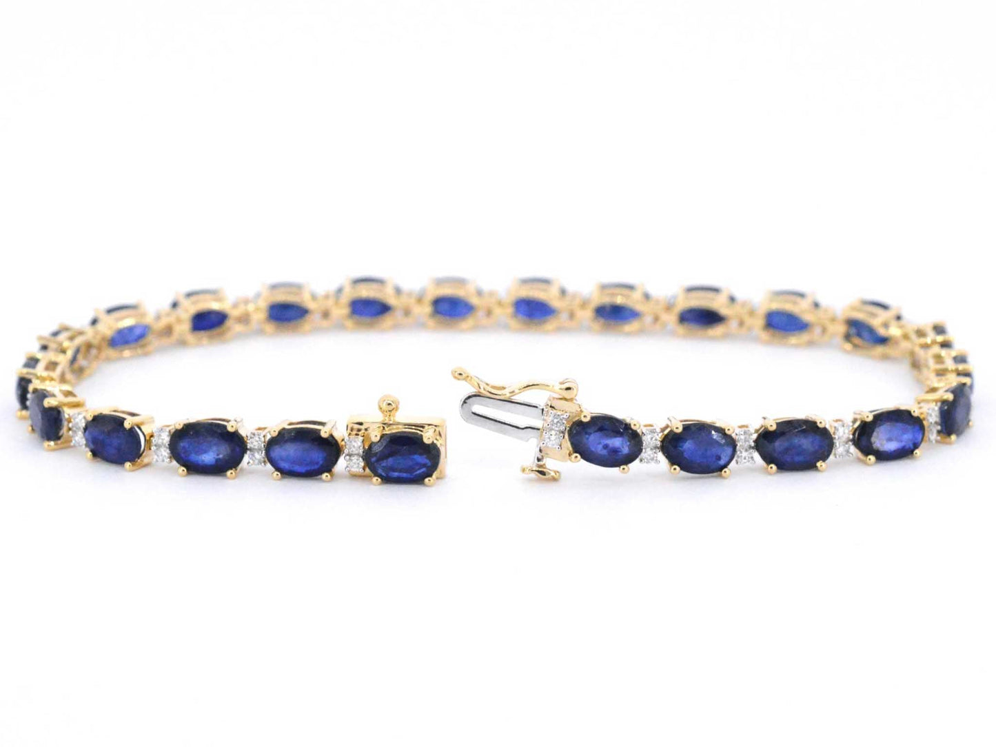 Gouden tennisarmband met diamanten en saffier
