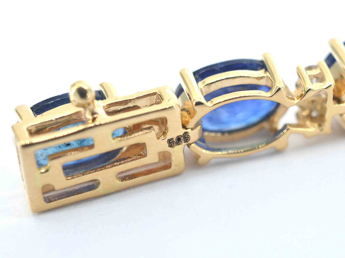 Gouden tennisarmband met diamanten en saffier