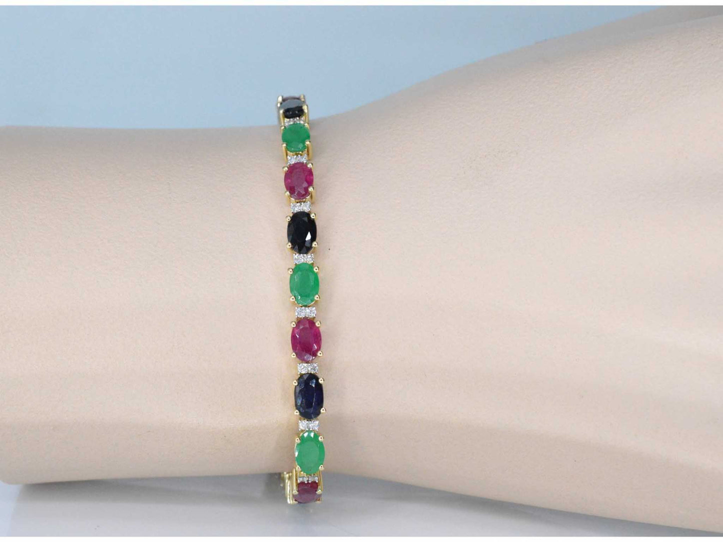 Gouden tennisarmband met diamanten, saffier, robijn en smaragd