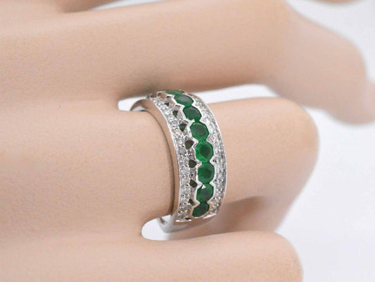 Witgouden ring met diamanten en smaragd