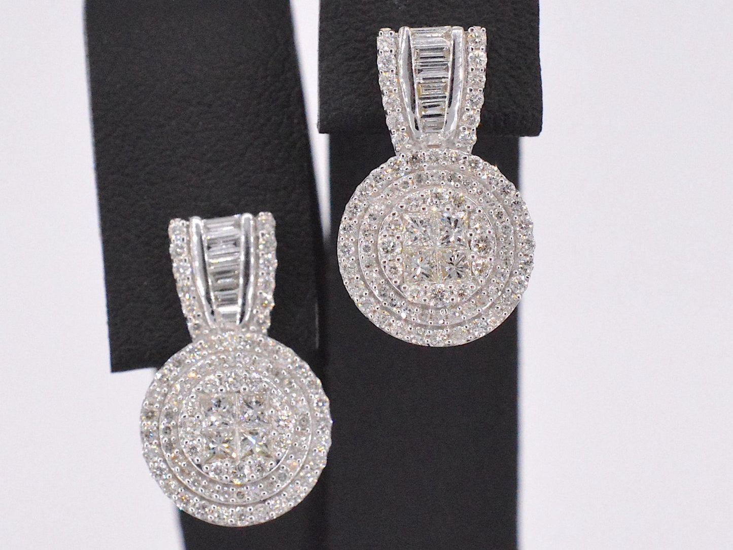 Witgouden oorbellen met briljant geslepen diamanten 2076-8