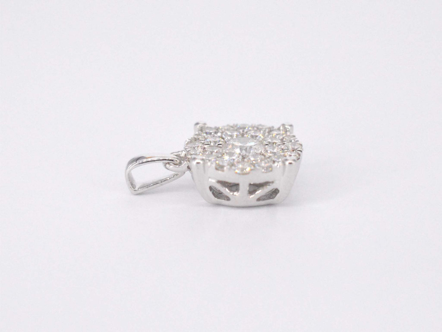Witgouden hanger met briljant geslepen diamant
