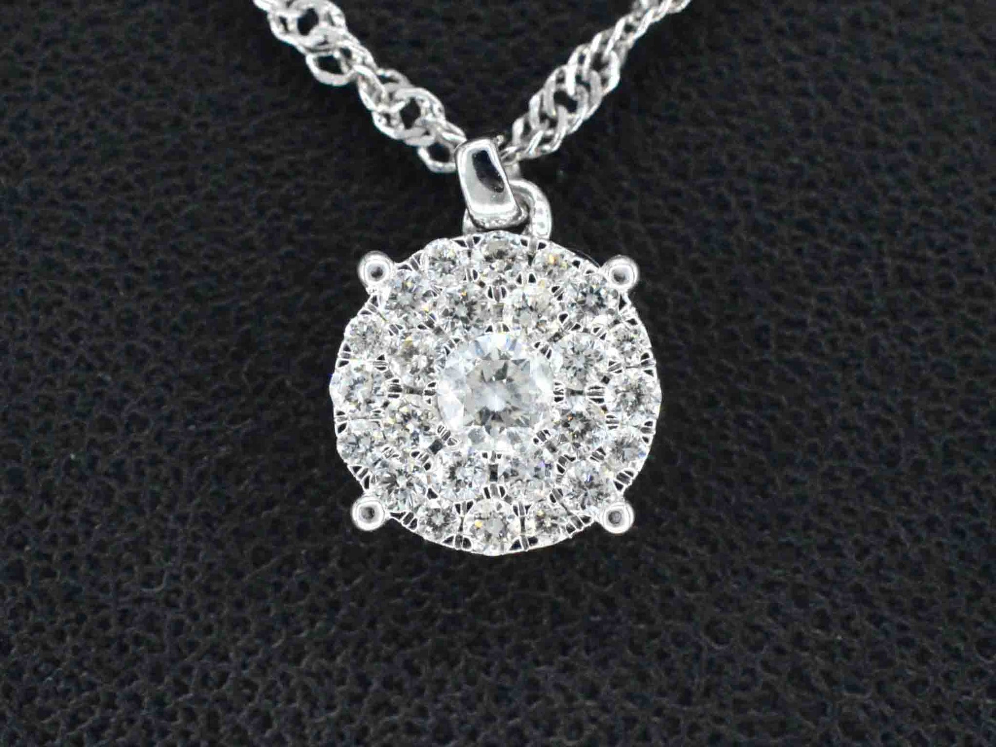 Witgouden hanger met briljant geslepen diamant