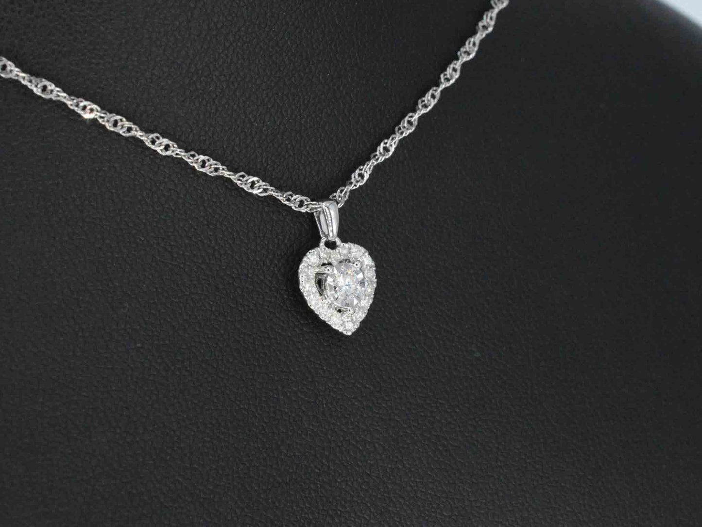 Witgouden hanger met diamanten in hartvorm
