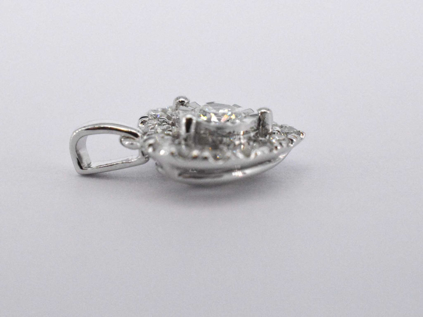 Witgouden hanger met diamanten in hartvorm