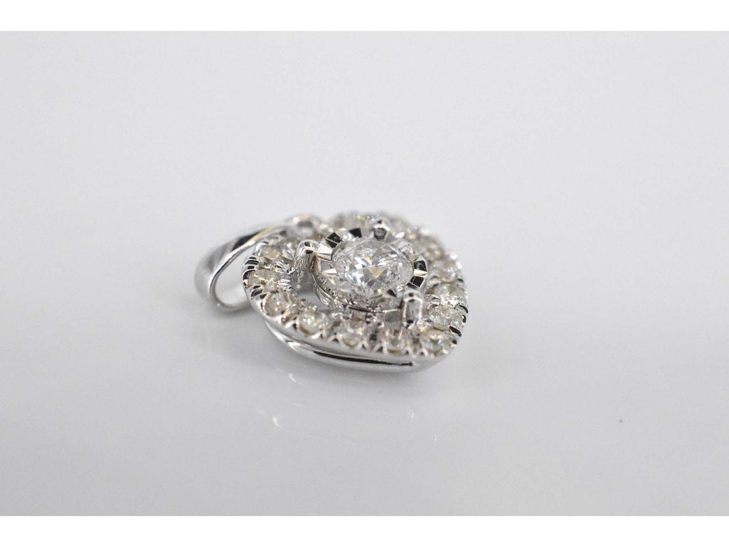 Witgouden hanger met diamanten in hartvorm