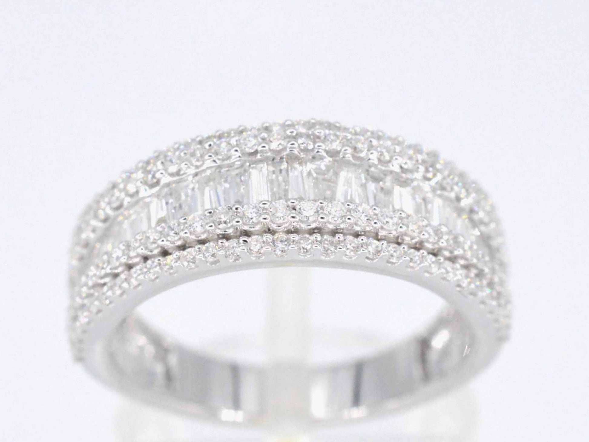 Witgouden band ring met vijf rijen van diamant 1.00 carat