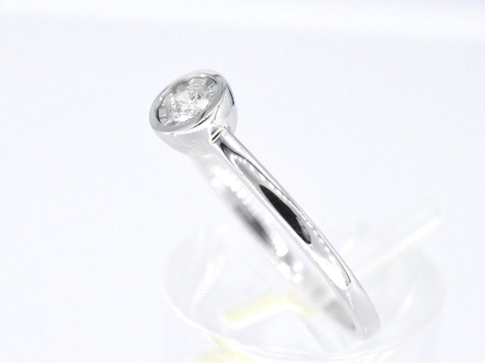Witgouden ring met een briljant geslepen diamant