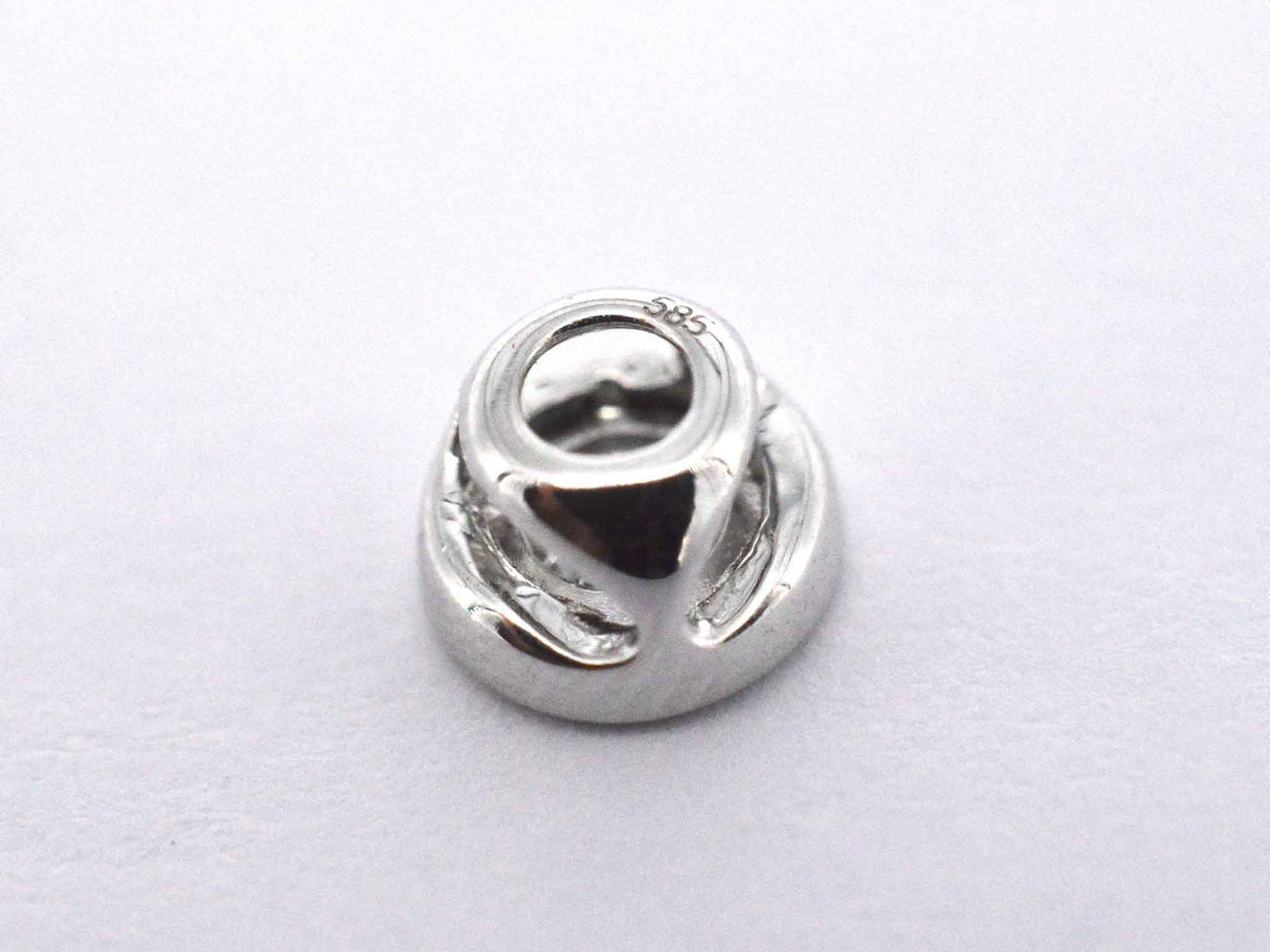 Witgouden hanger met een briljant geslepen diamant 2089-4