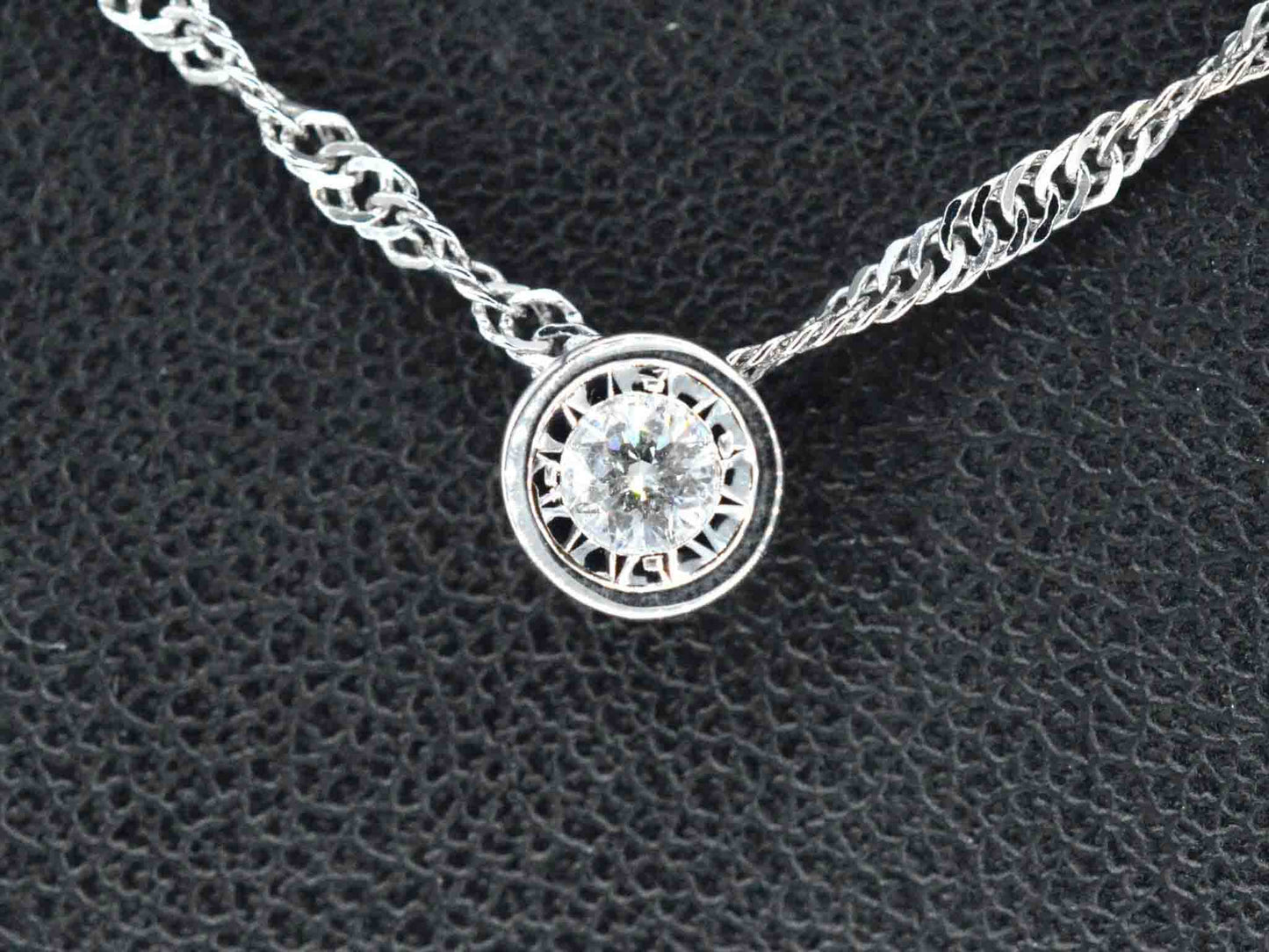 Witgouden hanger met een briljant geslepen diamant 2089-5