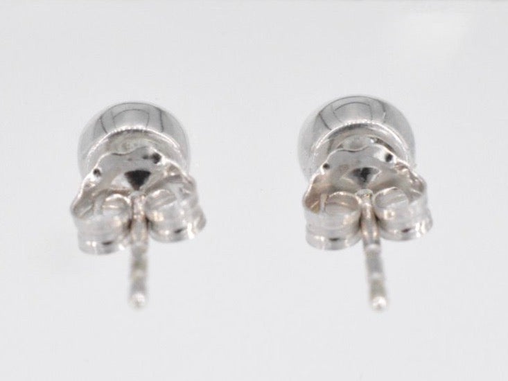 Witgouden oorbellen met een briljant geslepen diamant 2090-3