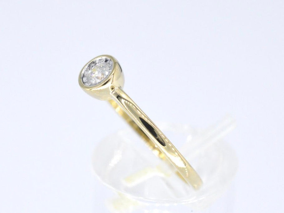 Gouden ring met een briljant geslepen diamant