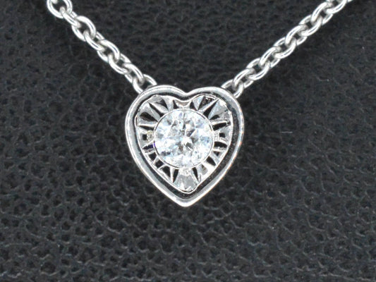 Witgouden hanger met een briljant geslepen diamant in hartvorm