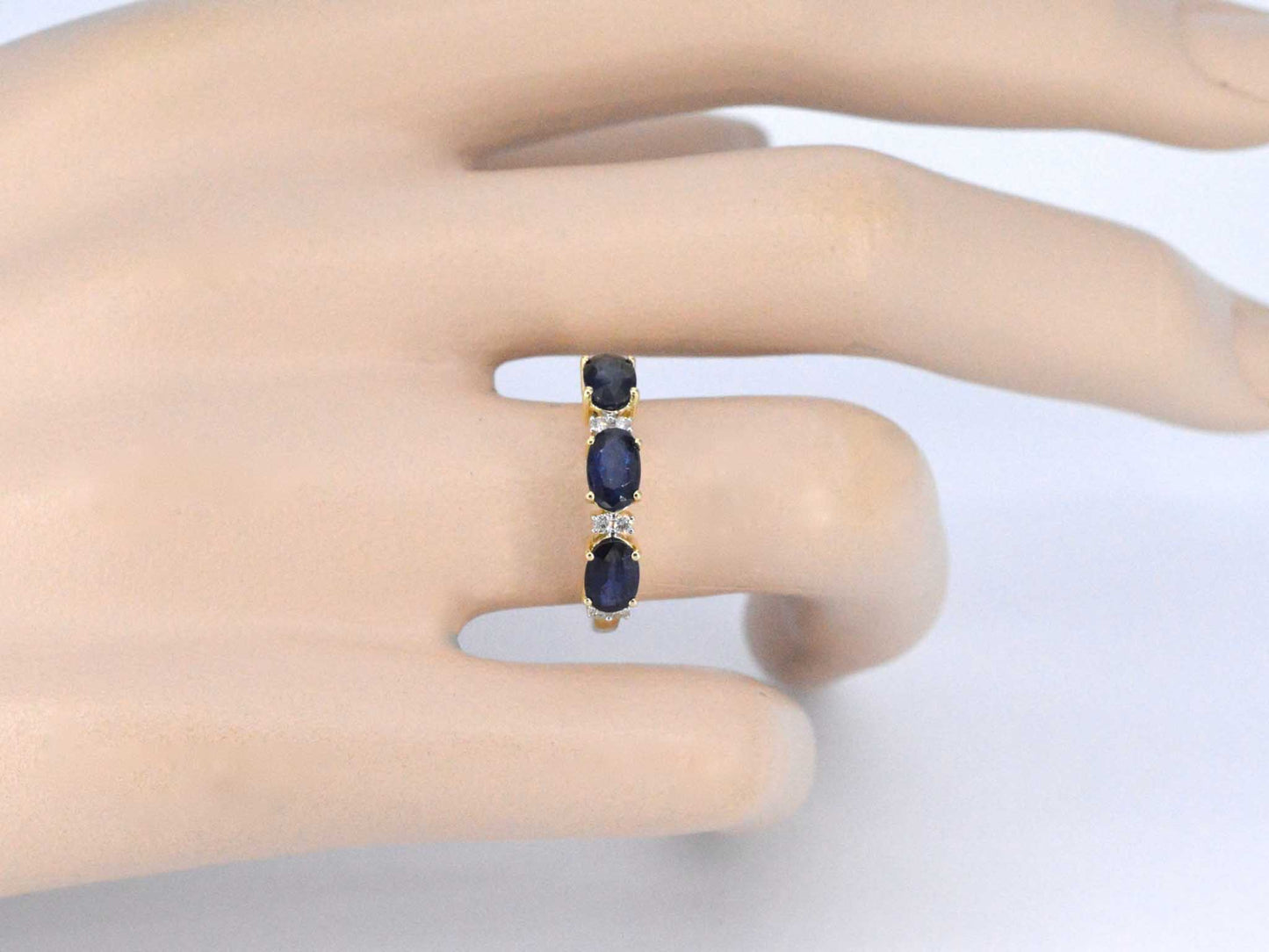 Gouden ring met diamanten en saffier 2123-2